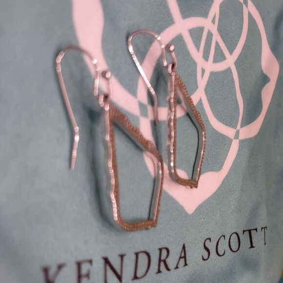 NWOT Kendra Scott Sophia Drop Earrings Silver - Picture 5 of 7